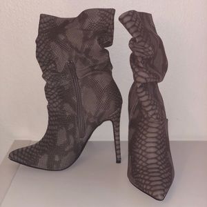 Pointed Toe Snake Skin Boots